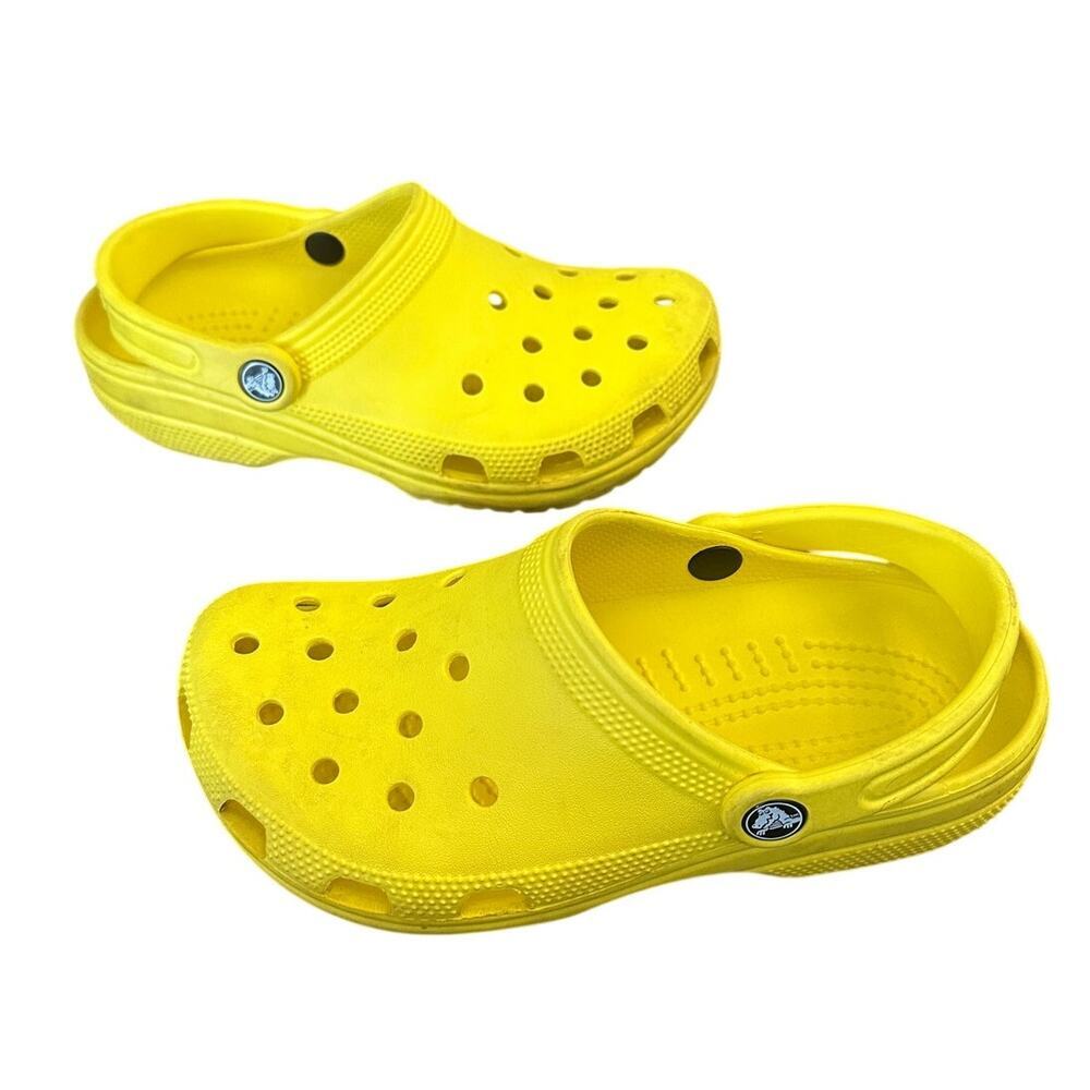Crocs Size 6 Women Spongebob Bright Yellow Pool Summer School Slip On Clog Fest